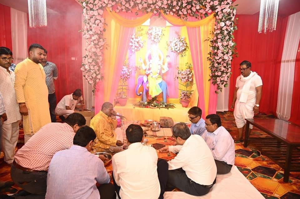 NCL_SINGRAULI's tweet photo. मंगलवार को भगवान विश्वकर्मा जयंती के उपलक्ष्य में एनसीएल की सभी परियोजना एवं इकाइयों में  निर्माण एवं सृजन के प्रतीक, शिल्पकला के देव, भगवान विश्वकर्मा की पूजा अर्चना हर्षोल्लास के साथ की गई। इस अवसर पर एनसीएल के सीएमडी व निदेशकमंडल ने मुख्यालय में आयोजित समारोह में शामिल होकर पूजा अर्चना की एवं एनसीएल परिवार की प्रगति व समृद्धि की प्रार्थना की।

#MyNCL #CoalIndia