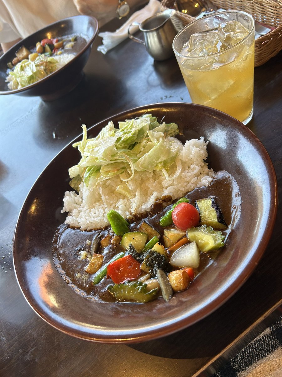 1300dash's tweet photo. 今日は鎌倉へ。
海沿いのレストランで野菜カレーを食べて目の前の七里ヶ浜の海。
暑いけど海風が心地よくてしばし佇む。
鎌倉駅前の落ち着いたカフェのモンブランが最高。
そしてお土産は鳩サブレ

#珊瑚礁
#レザンジュ https://t.co/32h2KmnoNC