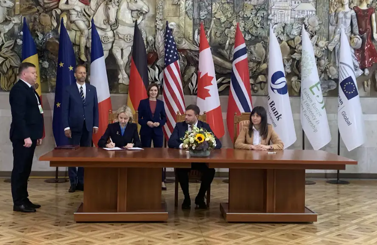 Teresa Czerwińska 🇪🇺 (@teresaczerwnska) on Twitter photo Proud to announce that <a href="/EIB/">European Investment Bank</a> is boosting support for Moldova 🇲🇩 with a €200m loan for forest development and a €12m EU grant to enhance internal railway infrastructure and regional trade routes with Ukraine.
eib.org/en/press/all/2… Proud to announce that <a href="/EIB/">European Investment Bank</a> is boosting support for Moldova 🇲🇩 with a €200m loan for forest development and a €12m EU grant to enhance internal railway infrastructure and regional trade routes with Ukraine.
eib.org/en/press/all/2…