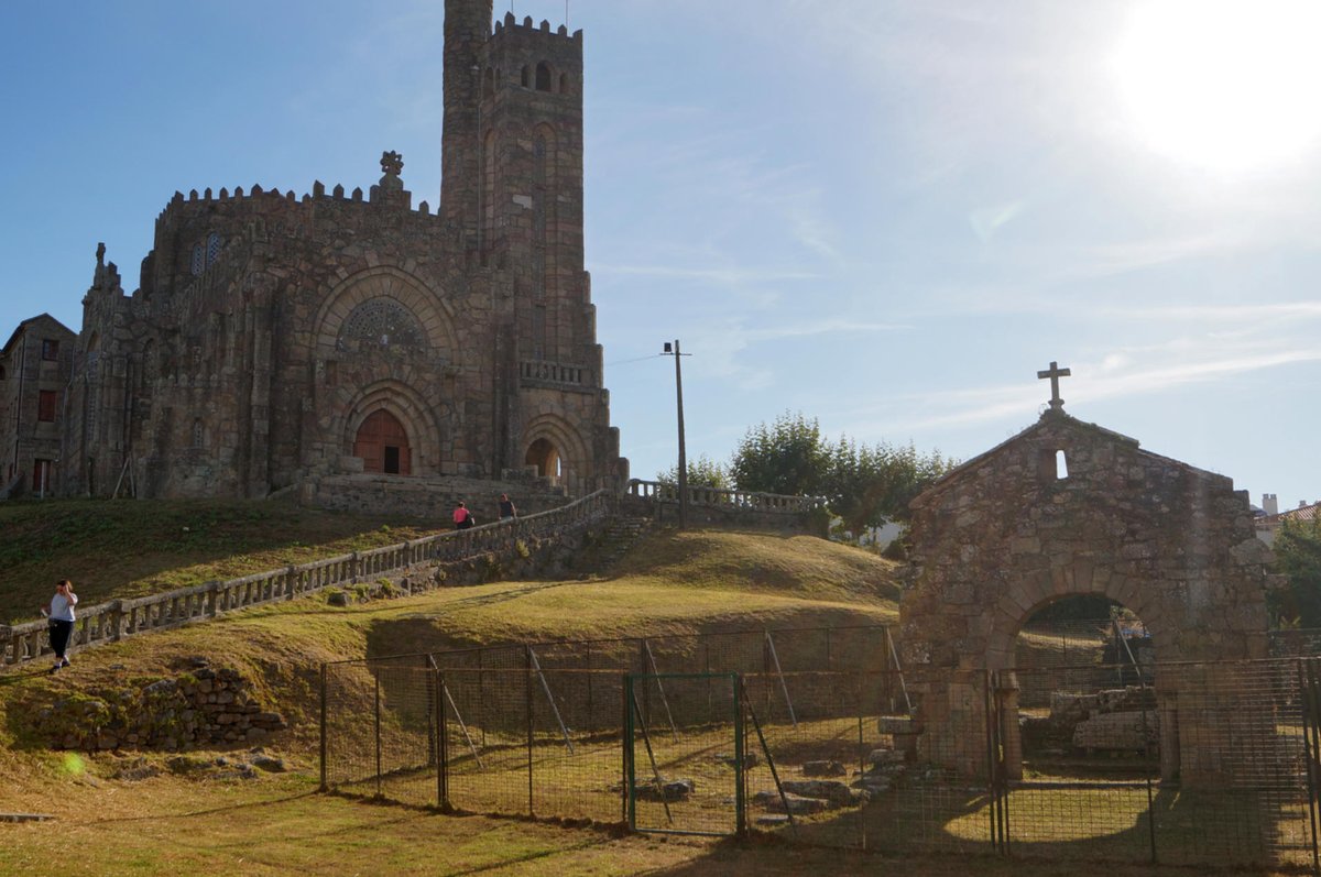 The 'Visigothic arch' of Panxón, recently redated to the C10 so more likely Mozarabic, formed part of the old parish church; when that was replaced in the 1930s the arch was preserved and indeed inspired the new Templo Votivo do Mar, designed by Antonio Palacios 
#Caminoportugues