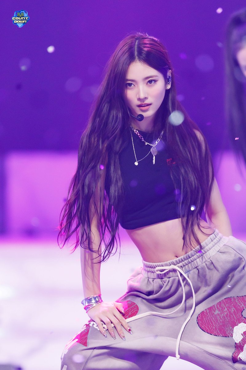 MEOVV アンナ on MCD 05 田中杏奈