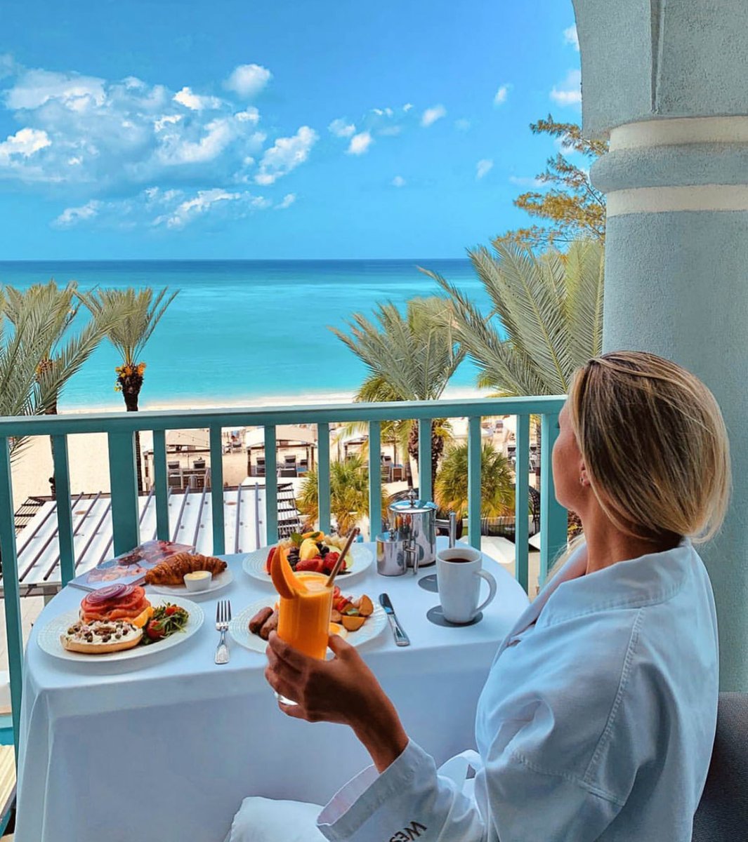 CaymanClassic's tweet photo. There’s nothing like starting my day with a peaceful breakfast on my balcony at @westingcayman 🌴🌊☀️The gentle ocean breeze & the sound of the waves are so relaxing. Treat yourself to a vacation in #GrandCayman 🌴 #WestinGCayman #VacationWell #RelaxWell 📸:@WestinGCayman https://t.co/syHAKopBlS