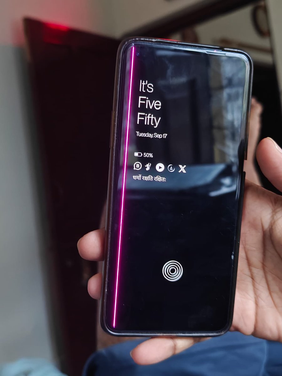 theTechieMechie's tweet photo. @oneplus @OnePlus_IN @OnePlus_Support @Starcommander10 Facing pink line issue on my 1+8T display after recent update. Pls assist.
Update version screenshot &amp; phone images attached for reference. https://t.co/ZjD9sU0Beq