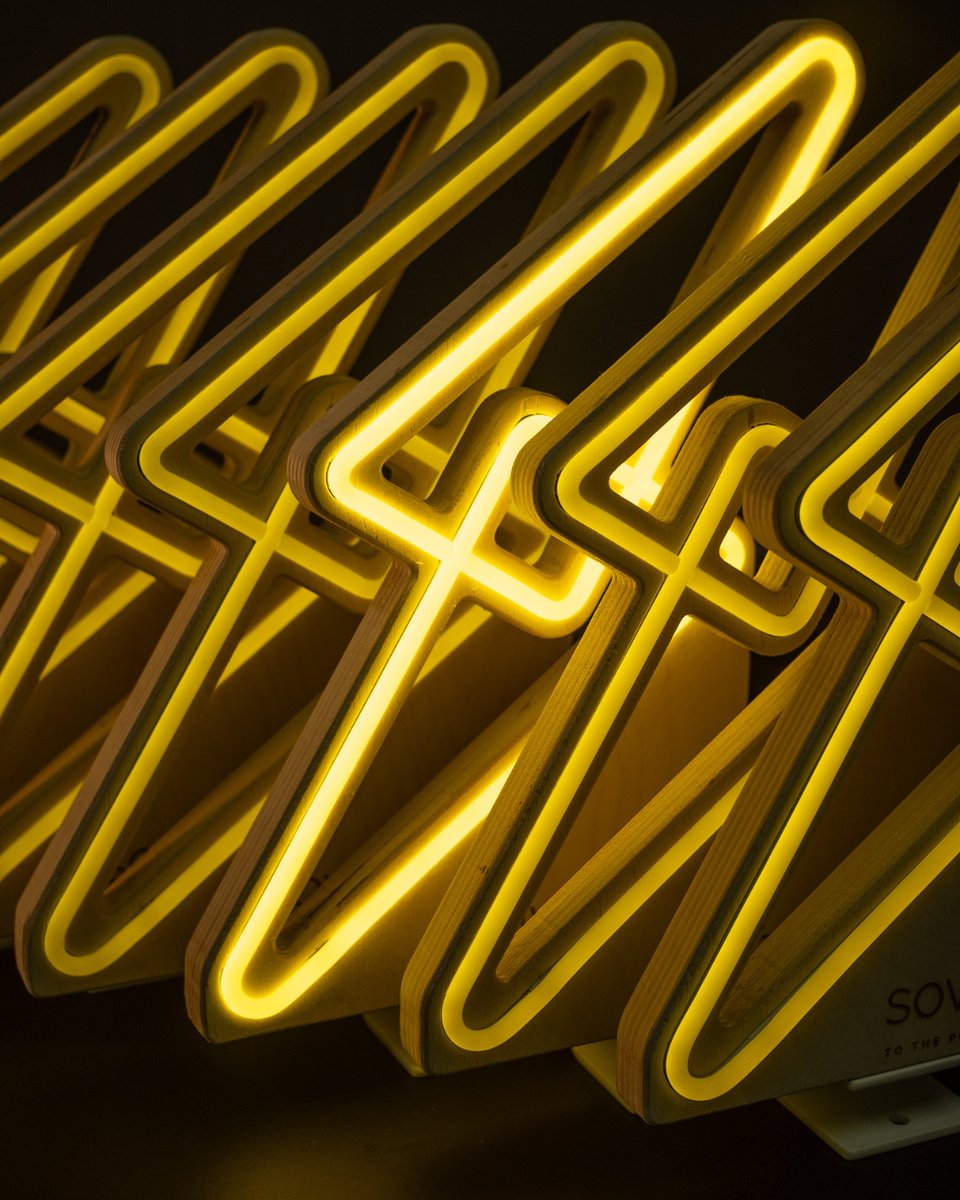 mossled's tweet photo. We had the pleasure of creating this electrifying custom neon sign for the team at @sovereigninsurance. A custom neon sign can be a standout gift for your clients. Talk to us about how we can create unique gifts for your company or event. https://t.co/ZM951yKRv0