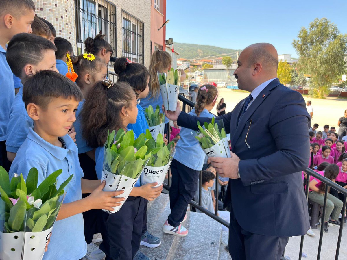 2024-2025 Eğitim ve Öğretim Yılı İlköğretim Haftası Kutlama Programı, Kaymakamımız Sayın Onur ALİMOĞLU, kurum amirleri, öğretmenler ve öğrencilerin katılımıyla Şehit Sezai Geçkin İlkokulu'nda gerçekleştirildi.