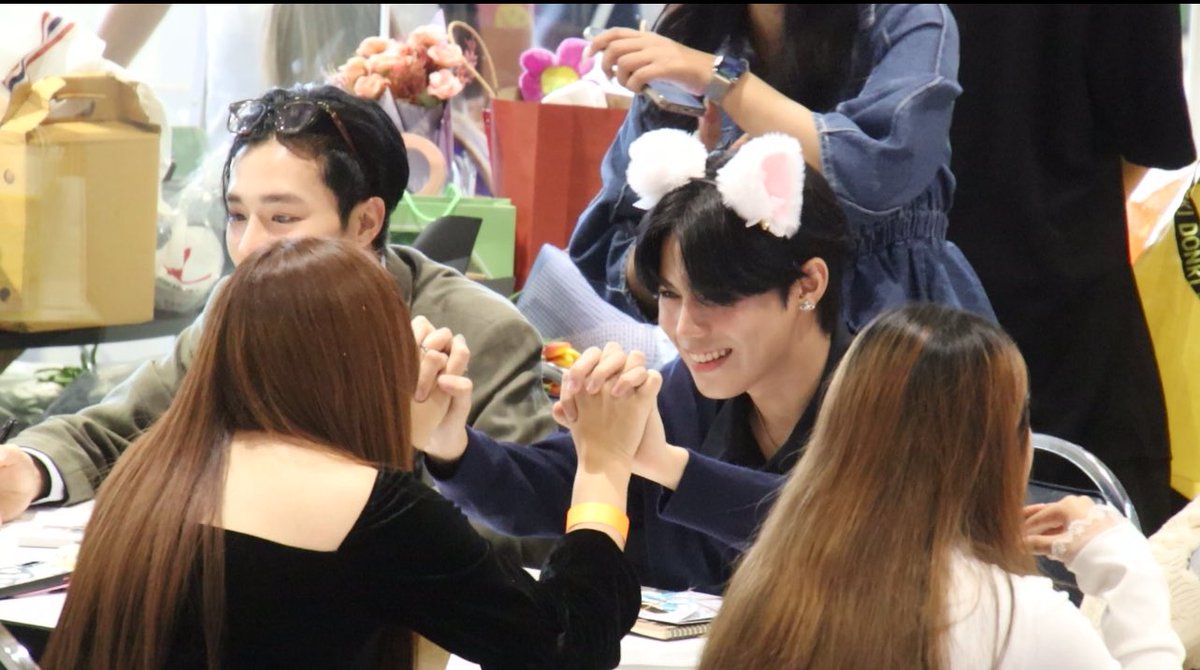 PloyWoochul's tweet image. เป็นแฟนไซน์ที่มีความสุขมาก.. คิดไม่ถึงจริงๆ ว่าพวกแกจะน่ารักได้ขนาดนี้ 

ขอบคุณที่มาเป็น PRIMETIME ให้ ANYTIME ได้รักนะคะ 🤍✨ 

Always PRIMETIME, Always ANYTIME.

#PRIMETIME_TimeToLove_Fansign 
#PRIMETIMEth #OhmPrimeTime
#Ohmsarit