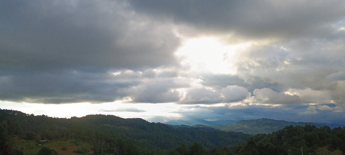 imanumanuelito's tweet photo. Muy buenos días, desde la sierra norte de Oaxaca.

Desde Benito Juárez, pueblo mancomunado. De gente trabajadora y de paz. https://t.co/M0NicQ9iz8