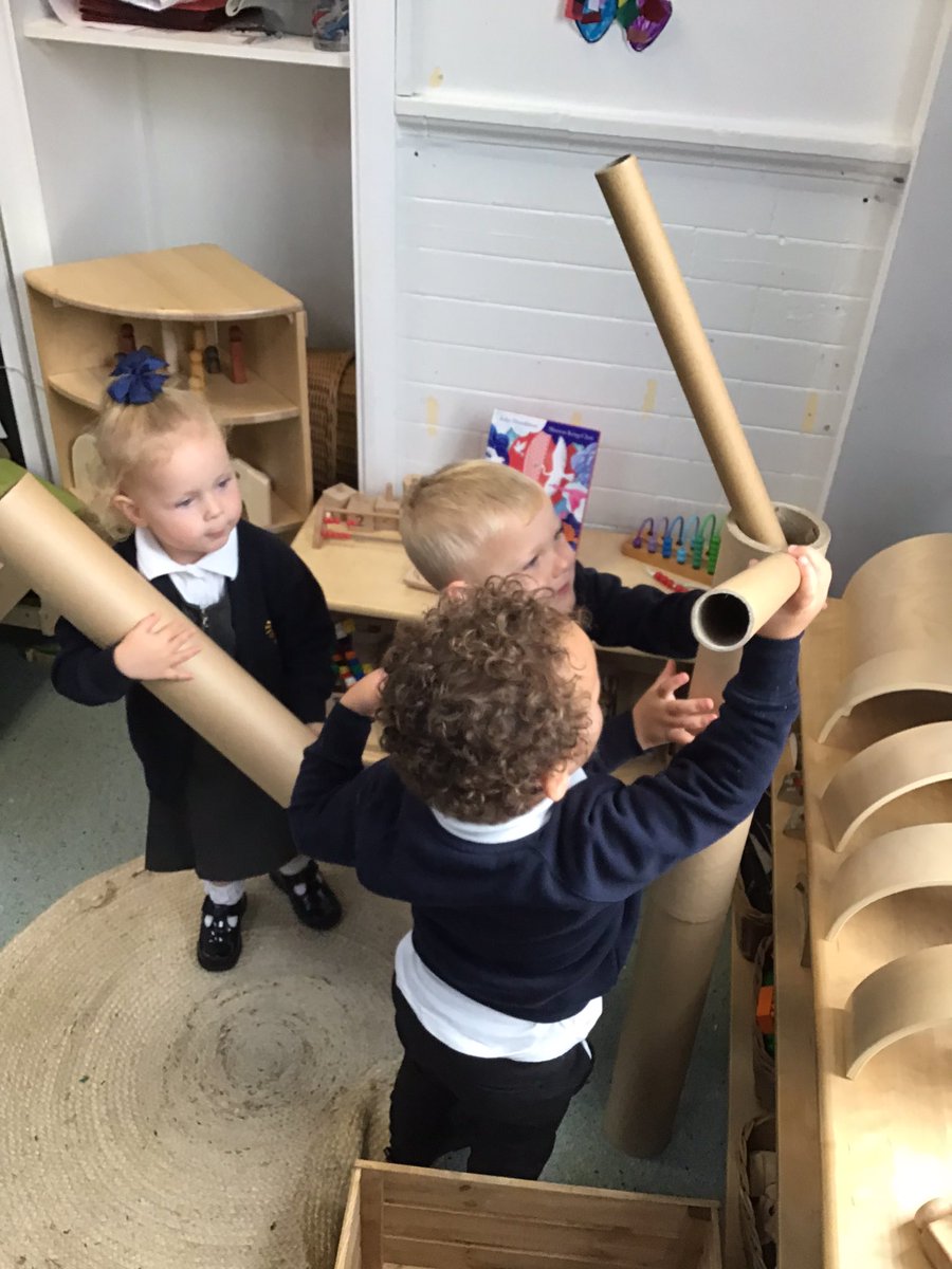 HoneyBees_MRPA's tweet image. How can we build the tallest tower? Exploring different resources in our construction area #MRPALearning
