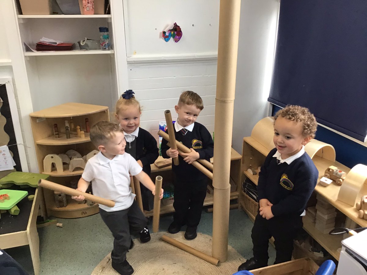 HoneyBees_MRPA's tweet image. How can we build the tallest tower? Exploring different resources in our construction area #MRPALearning