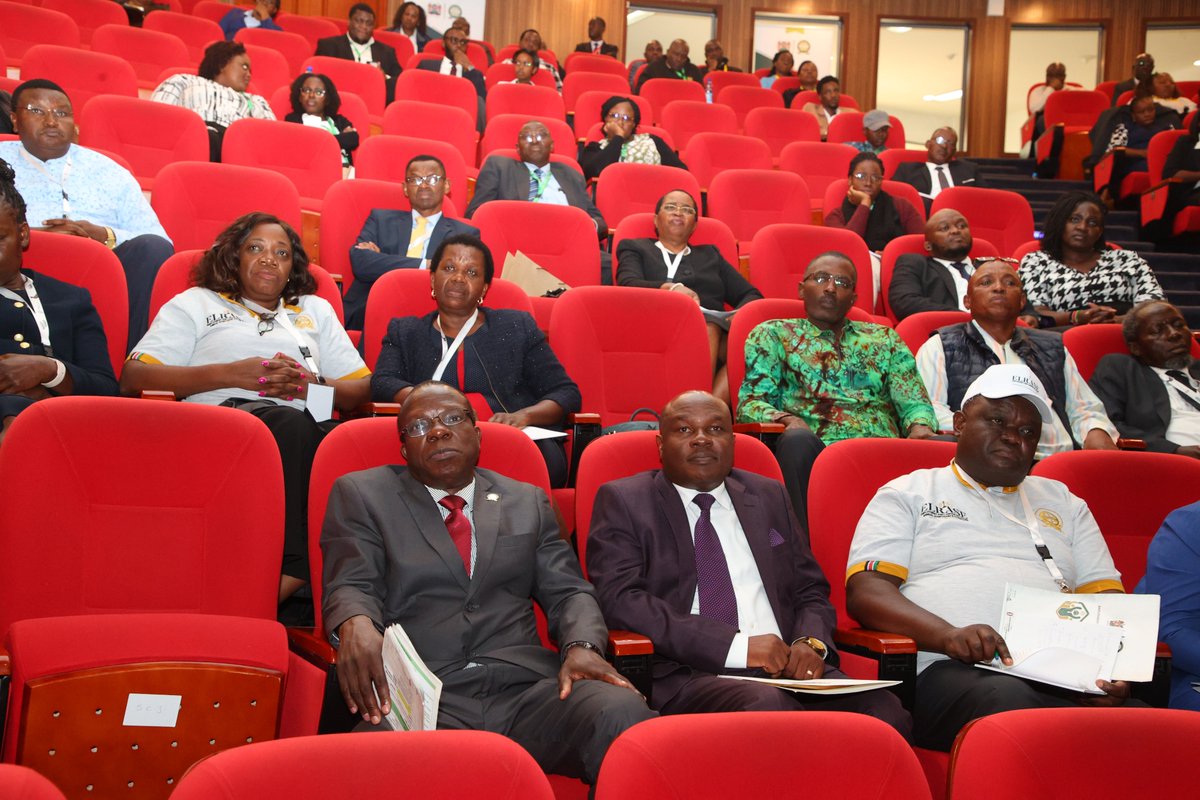 Kenyajudiciary's tweet photo. Mr Wesley Kipngetich, Deputy Director Ethics and Governance Public Service Commission in discussion on the topic; Best practices towards a world of work free from harassment and violence including gender-based violence and harassment. #ELRASE https://t.co/T6voic315s