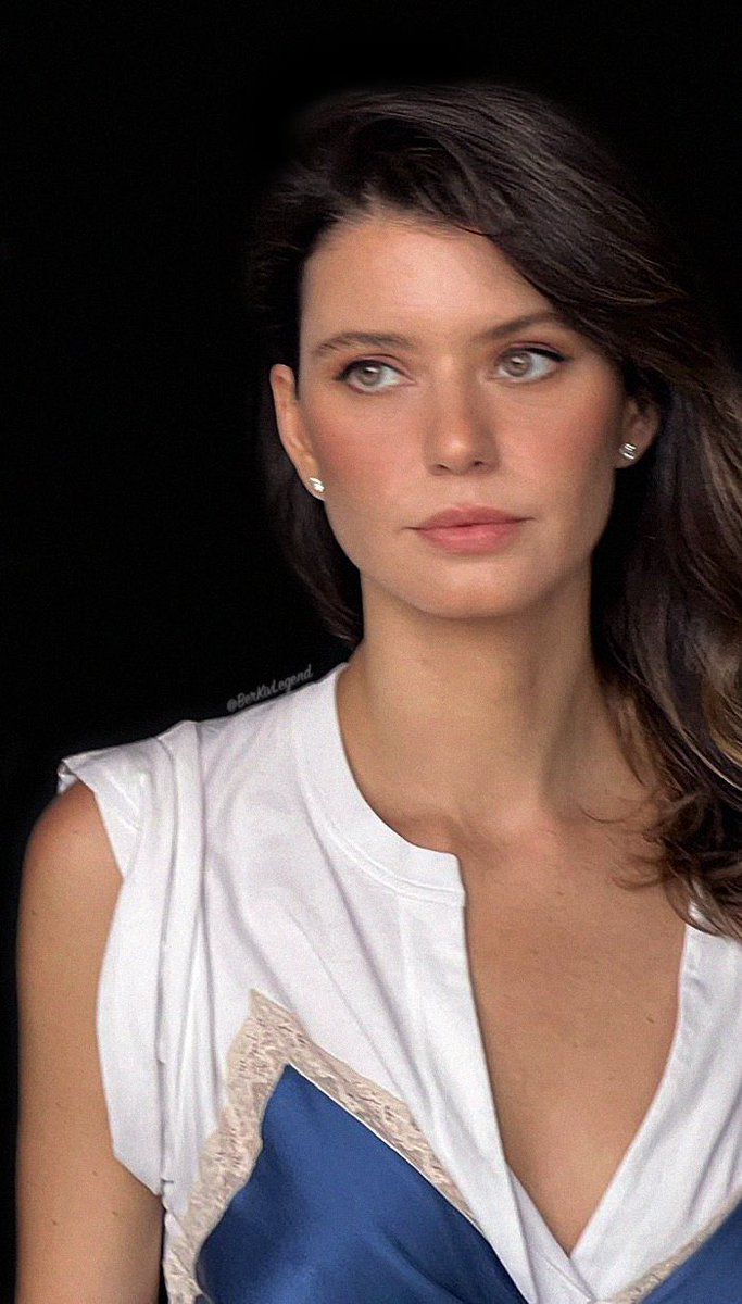 بيرين سات من كواليس فيلم النداء الأخير إلى إسطنبول 🍯🤍
(حديثة النشر)
#BerenSaat