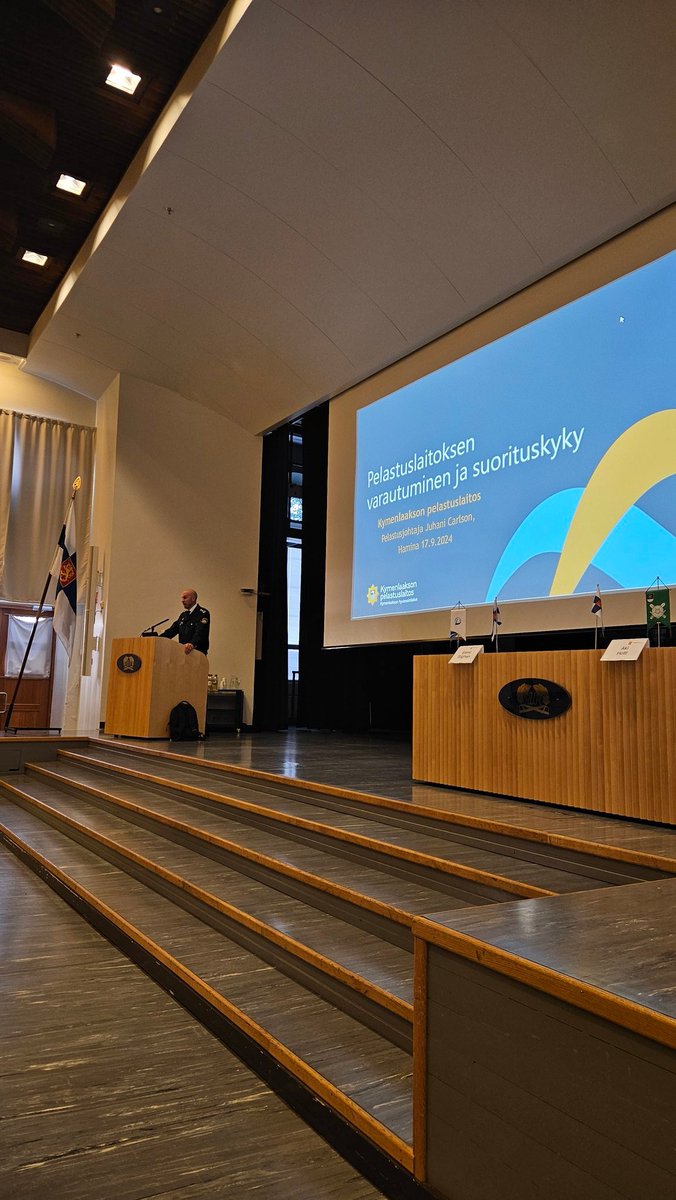 FinlandMighty's tweet photo. Tänään @AVItwiittaa alueellisella maanpuolustuskurssilla aiheena sisäinen turvallisuus. Miten Poliisi tai Raja toimii tai millaisia uhkia sääilmiöt tai säteily aiheuttavat? Varautuminen?

Tässä @JuhaniCarlson avaa pelastuslaitoksen toimintaa, esimerkiksi evakuoinnin mekanismeja! https://t.co/pRFS1g0KJz