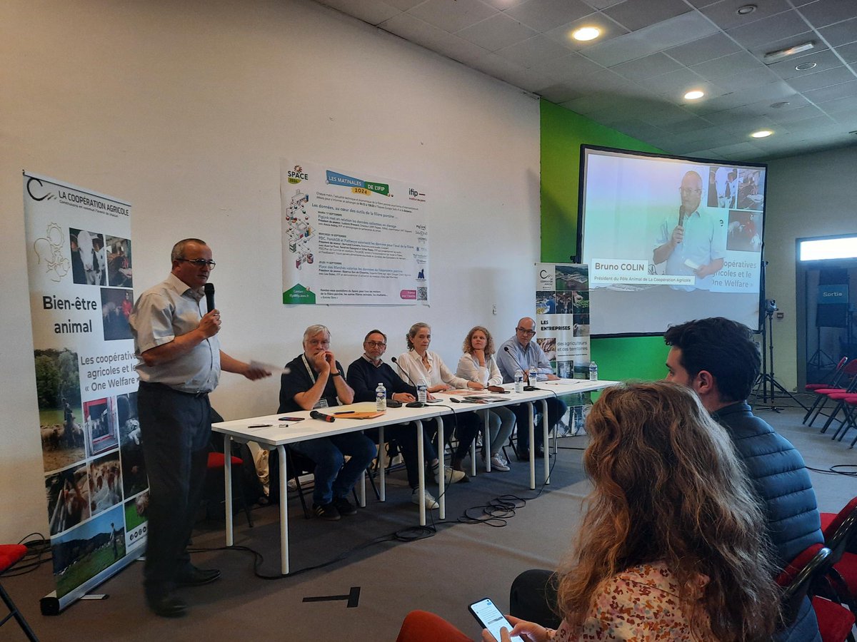 La Coopération Agricole Pôle Animal (@poleanimal_coop) on Twitter photo La parole est donnée à <a href="/BruColin/">Bruno Colin</a>, président du Pôle Animal de @lacoopgricole, qui rappelle le contexte sociétal actuel, entre attentes conso, coûts pour les filières et prix de revient. Il souligne le besoin d’avoir une approche globale, pas seulement #BEA mais #OneWelfare. La parole est donnée à <a href="/BruColin/">Bruno Colin</a>, président du Pôle Animal de @lacoopgricole, qui rappelle le contexte sociétal actuel, entre attentes conso, coûts pour les filières et prix de revient. Il souligne le besoin d’avoir une approche globale, pas seulement #BEA mais #OneWelfare.