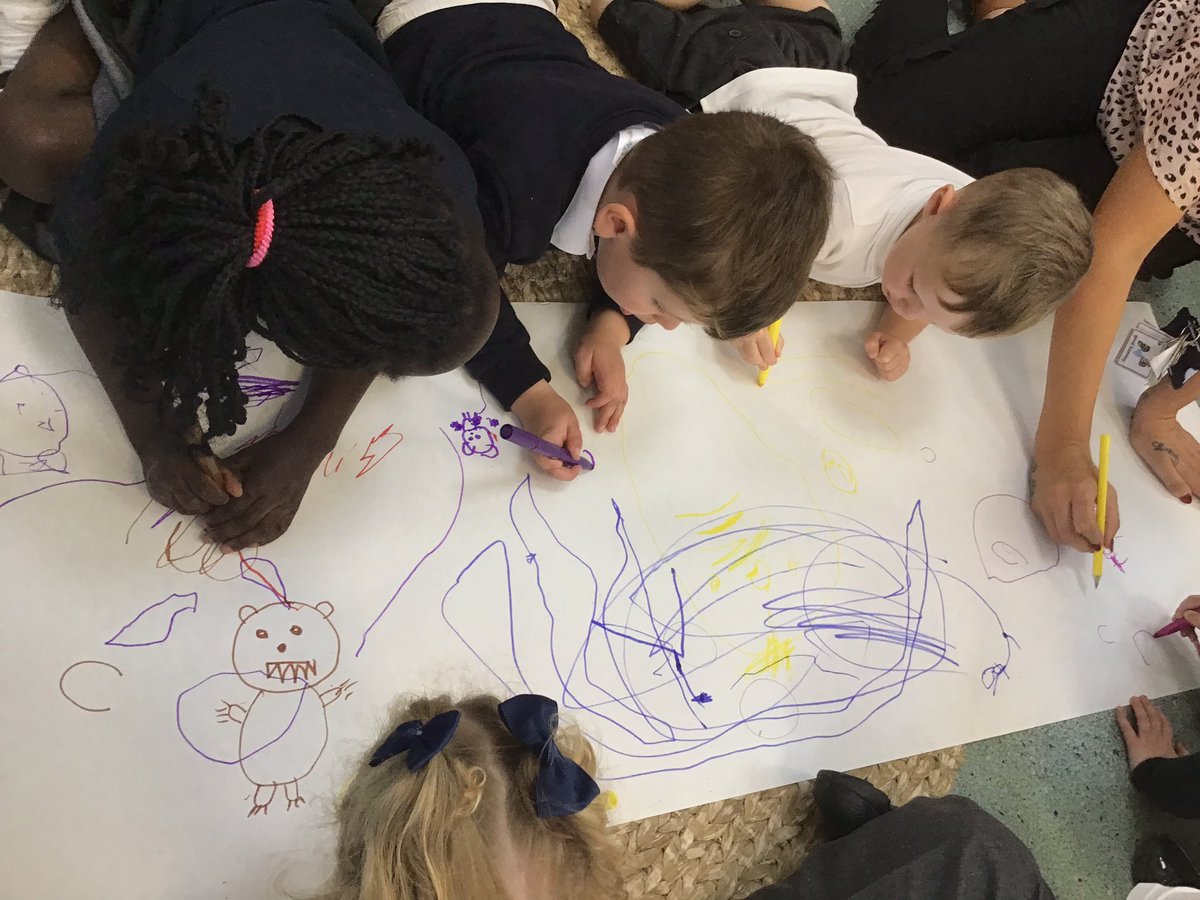 HoneyBees_MRPA's tweet photo. Introducing The Drawing club this afternoon drawing the bear from We’re going on a bear hunt 🐻 #TheDrawingClub #MRPALearning @MRPA_English https://t.co/nbzl7jSuP3