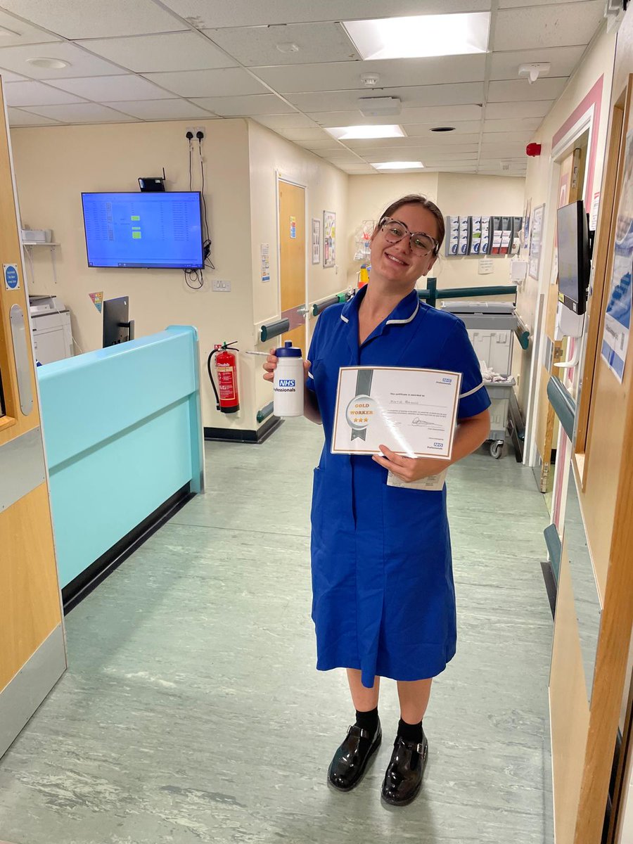 Award winners on <a href="/RCOTeamCAU/">TeamCAU</a> Michelle and Katie, who got the
Gold award from NHSP and Mug of the Month award for CAU September 💙❤️