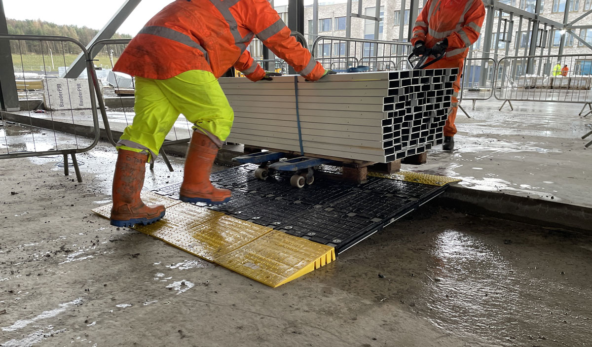 StartSafetyUK's tweet image. Recently introduced onto the market, Oxford Plastics’ SupaSite Ramp is the modular site ramp site staff have wanted for years.

Pre-order yours now:
startsafety.uk/products/oxfor…

#Construction #SiteSolutions #KerbRamp #Ramp #Tradies #safety #utilities #highways