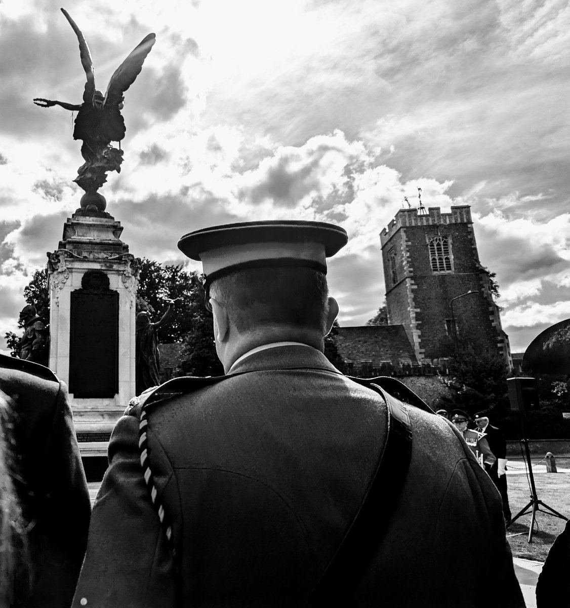 Eighty years on from the battle of Arnhem. Good to see it honoured at our war memorial by the paras of today, our veterans, and those representing our Dutch and Polish comrades and the people of Renkum.