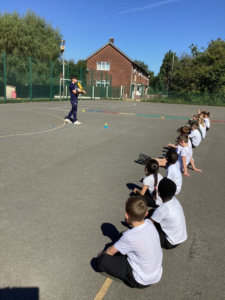 Week 2 of cricket skills with <a href="/Chance2Shine/">Chance to Shine</a>. This week we are learning the skill of batting and fielding. <a href="/TeamManorGreen/">Manor Green Primary #ReadyRespectfulSafe</a> <a href="/FocusTrust1/">Focus Trust</a>