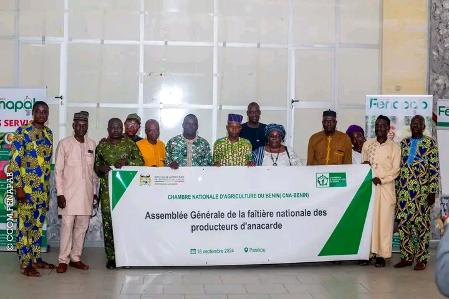 LERURAL2's tweet image. 🚨 ASSEMBLÉE GÉNÉRALE ORDINAIRE ET EXTRAORDINAIRE : Fenapab, désormais seule faitière représentative des producteurs d’anacarde au Bénin

(Une marche sûre vers une interprofession mieux structurée)

Lire plus ⤵️
lerural.bj/fenapab/

#FENAPAB #UNAPAB @BeninRetweets