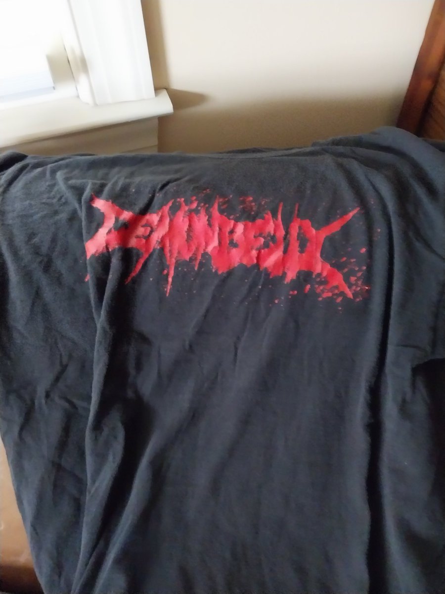 You'd think since I got this shirt in trade subbing for Willy Wombat when he had to get a STI checkup (he passed: + for everything), I could #nameThreeSongs by #demonbelly, but all that comes to mind is The Meek+Bloated, Fully-loaded
#tShirtTuesday #bandShirtƁĺuesday #thrashMetal