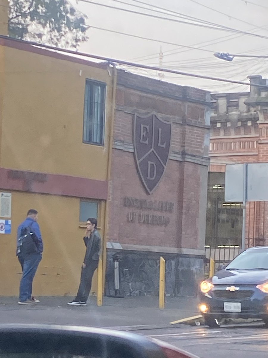 Benja4400's tweet photo. Ayúdenos por favor a colocar esta coladera cómo se debe, e evitar un accidente; Justo donde cruzan muchos jóvenes estudiantes. @SGIRPC_CDMX @martibatres 🙏🏼🙏🏼🙏🏼
Excelente día y que todo salga bien en su Informe Jefe de Gobierno Marti. https://t.co/lp9QjuMjqB