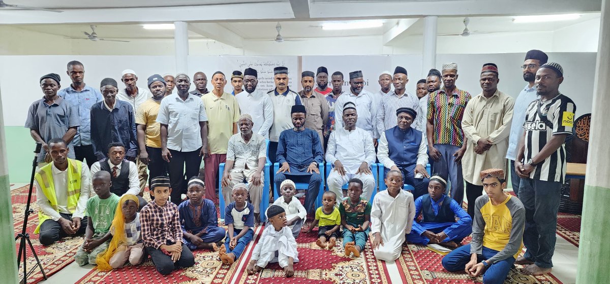ahmadiyya_sl's tweet photo. Jalsa Seerat-un-Nabi program at Baitul Ahad Mosque, Brookfields, Freetown. {Ahmadiyya Muslim Jama'at, National Headquarters} 

#ahmadiyya #islam #muhammad #SealOfProphets #sierraleone #africa #peace #muslim #ahmadi #rasoolullah https://t.co/M0BwIQG90H