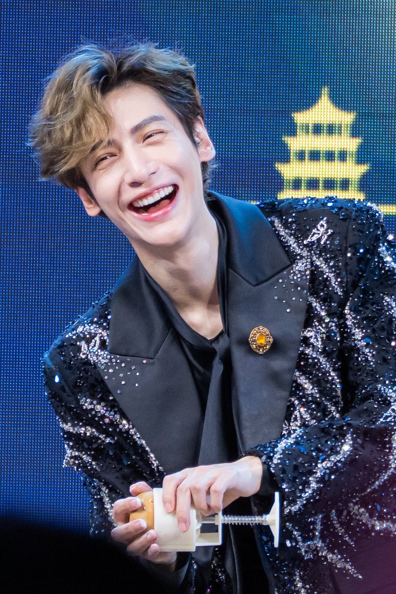 bluebosley's tweet photo. ใครเห็นแล้วไม่ยิ้มตามบ้าง

#AmazingThailandMidAutumnNight2024
#หลัวอวิ๋นซี 
#LuoYunXi 
#罗云熙 https://t.co/lXBpDXFwCs