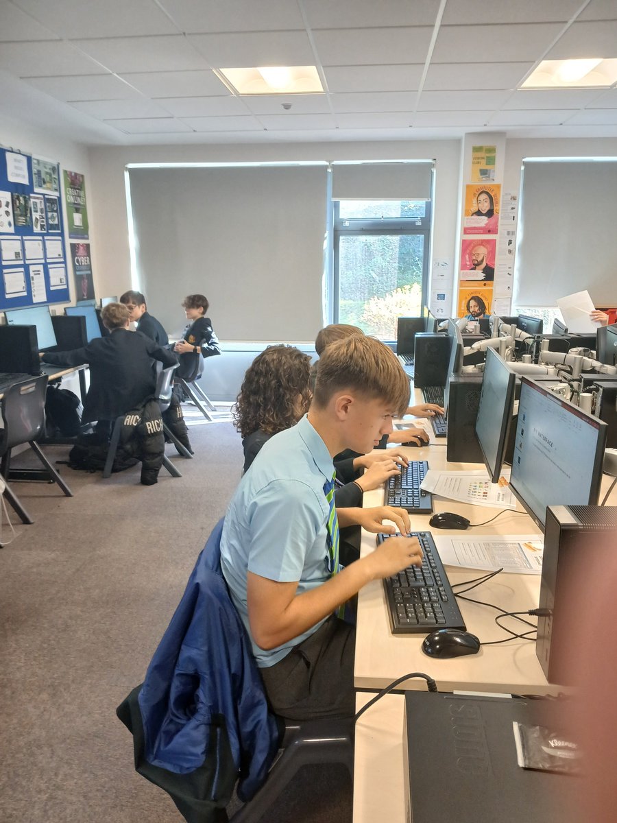 KingsCSITBUS's tweet photo. BTEC DIT students have made an amazing start to the course evaluating different user interfaces. Well done @KingsSchoolOSM https://t.co/2dAmNfxBeK