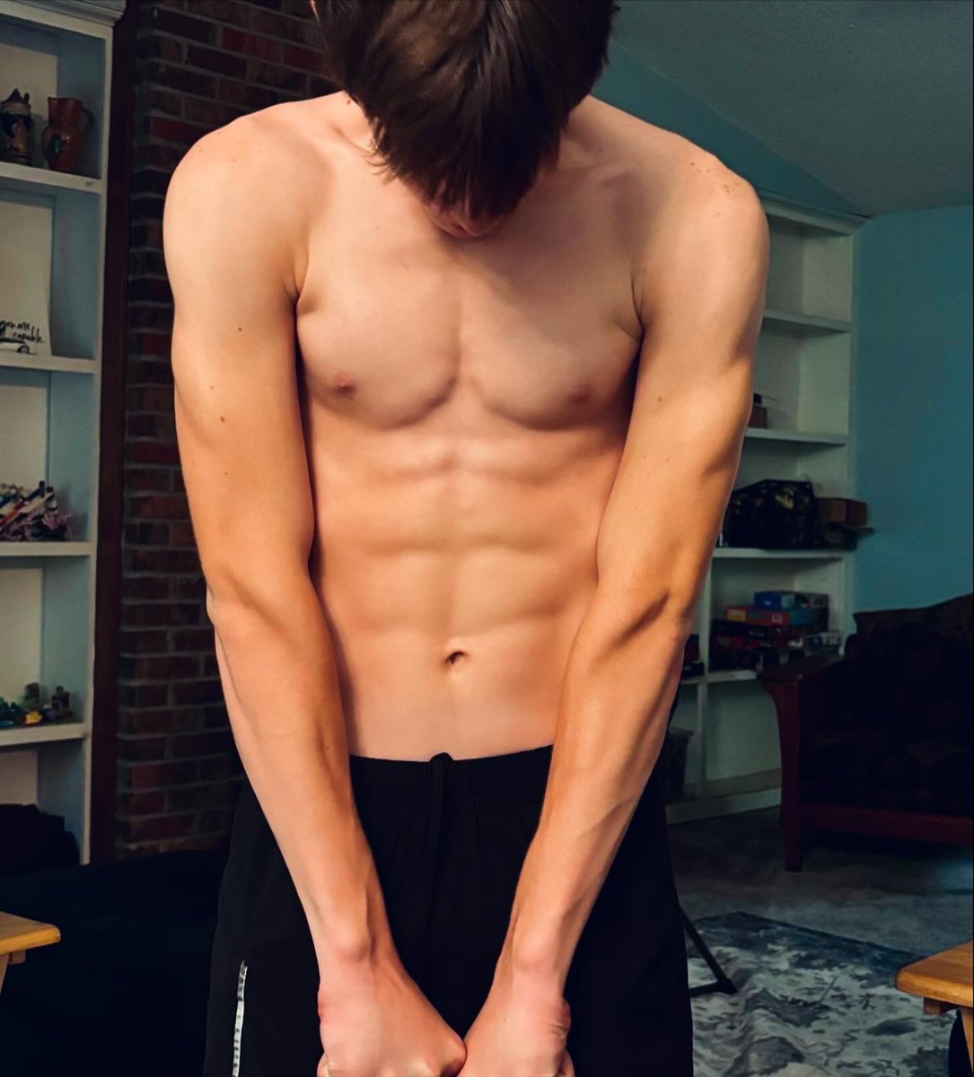 LBSpen850's tweet photo. 3 more months…. Up 8 pounds
Focus on Consistency and Nutrition 
@MrTNT21 
#football #track #linebacker #400m #classof2029 https://t.co/QJi7NpCPLX