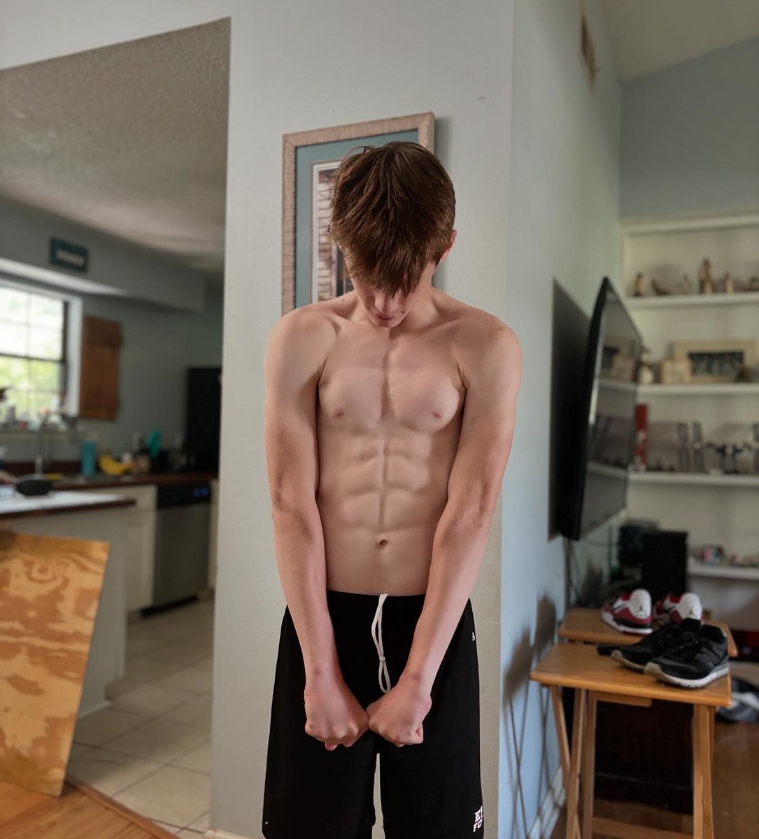 LBSpen850's tweet photo. 3 more months…. Up 8 pounds
Focus on Consistency and Nutrition 
@MrTNT21 
#football #track #linebacker #400m #classof2029 https://t.co/QJi7NpCPLX