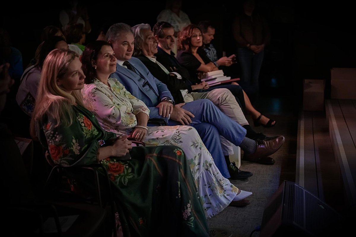 KPidgajna's tweet photo. Вчора мала честь вести відкриття «Української книжкової полички» у Барселоні, проекту першої леді України Олени Зеленської у визначній бібліотеці Барселони (і світу) Biblioteca Gabriel García Márquez @bgarciamarquez.
Це вже шоста поличка в Барселоні!

#читайукраїнською #books https://t.co/Ak85znDSj5