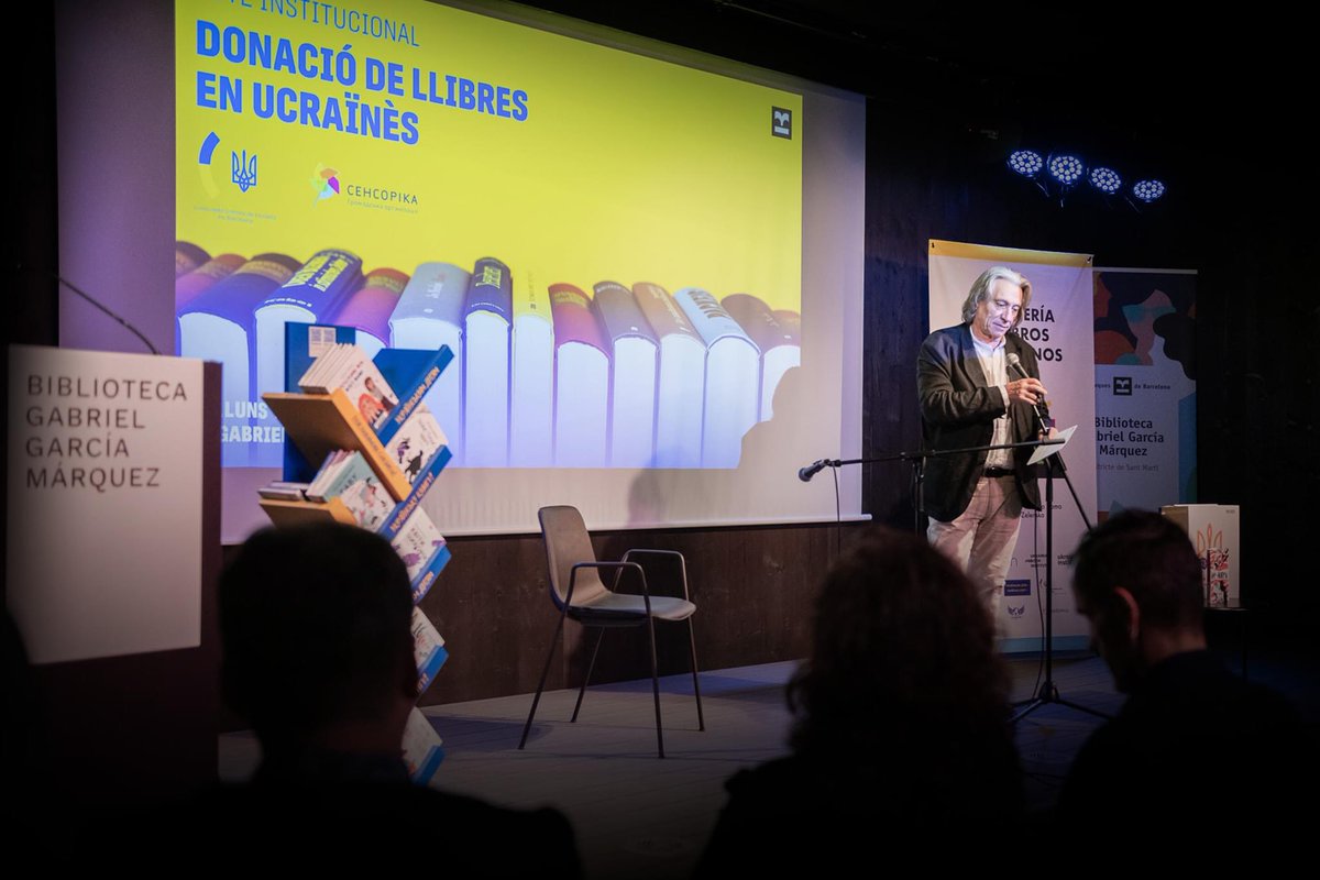 KPidgajna's tweet photo. Вчора мала честь вести відкриття «Української книжкової полички» у Барселоні, проекту першої леді України Олени Зеленської у визначній бібліотеці Барселони (і світу) Biblioteca Gabriel García Márquez @bgarciamarquez.
Це вже шоста поличка в Барселоні!

#читайукраїнською #books https://t.co/Ak85znDSj5