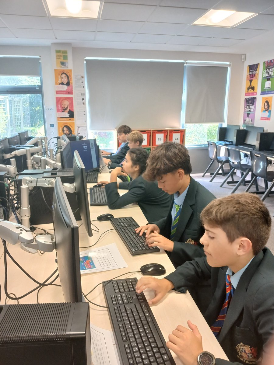 KingsCSITBUS's tweet photo. BTEC DIT students have made an amazing start to the course evaluating different user interfaces. Well done @KingsSchoolOSM https://t.co/2dAmNfxBeK