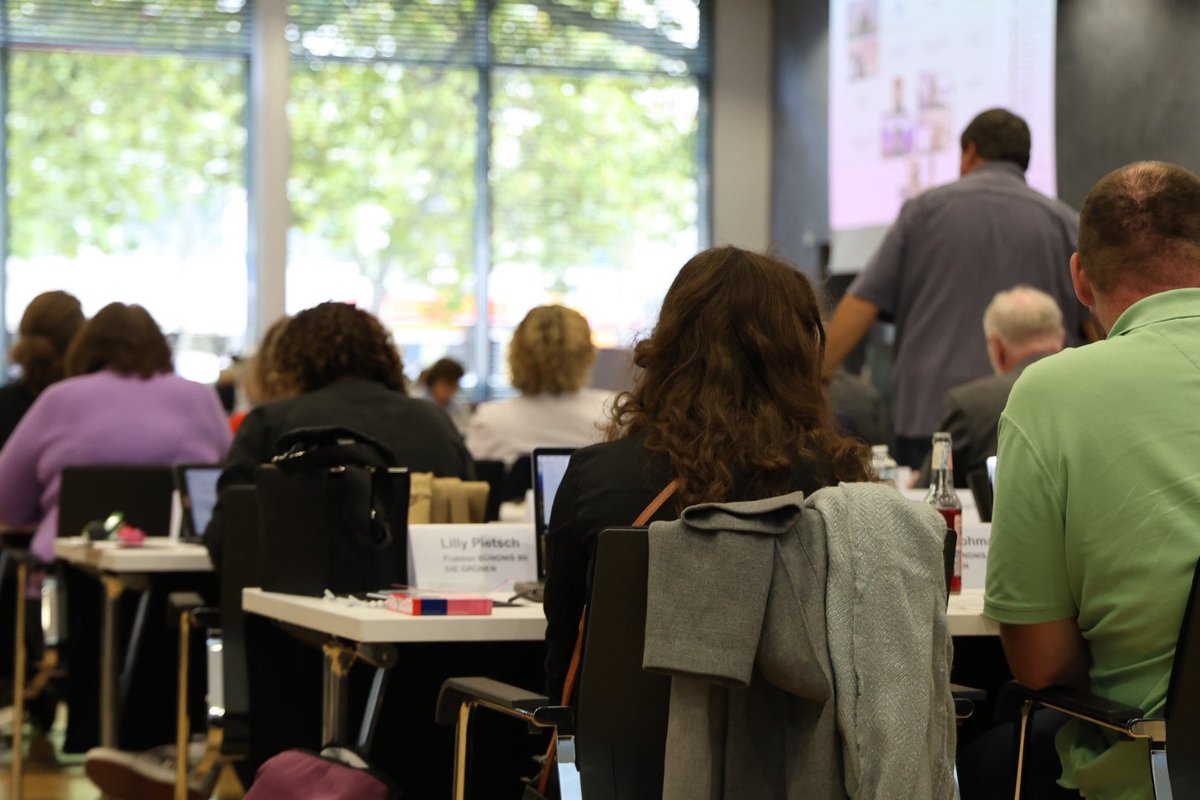 Los geht's! 💪 Wir sind zurück aus der sitzungsfreien Zeit &amp; starten geschlossen in die heutige #Regionsversammlung!