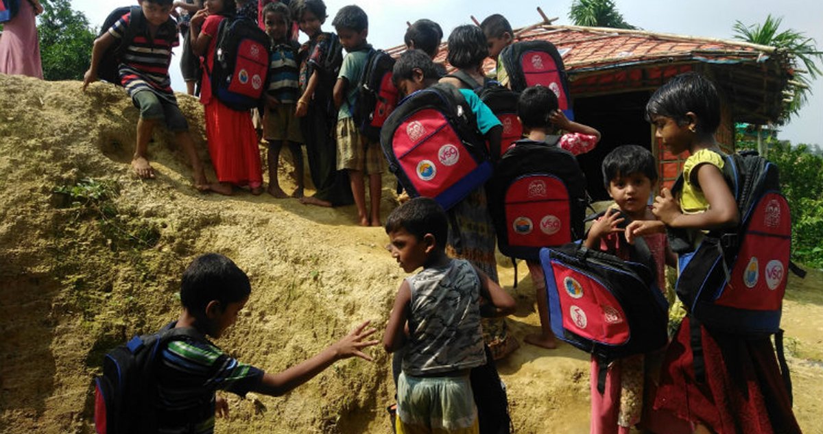 meshguides's tweet photo. What is a MESHGuide Snap Shot and how do MESHGuides translate into the real world? 🖥️➡️🌏

Read a Snap Shot about our how our Early Years MESHGuide was created and used with VSO volunteers in refugee camps in Bangladesh: https://t.co/lBwPA8uSHJ

#MESHGuide #Research #Education https://t.co/FNyUXsoabT