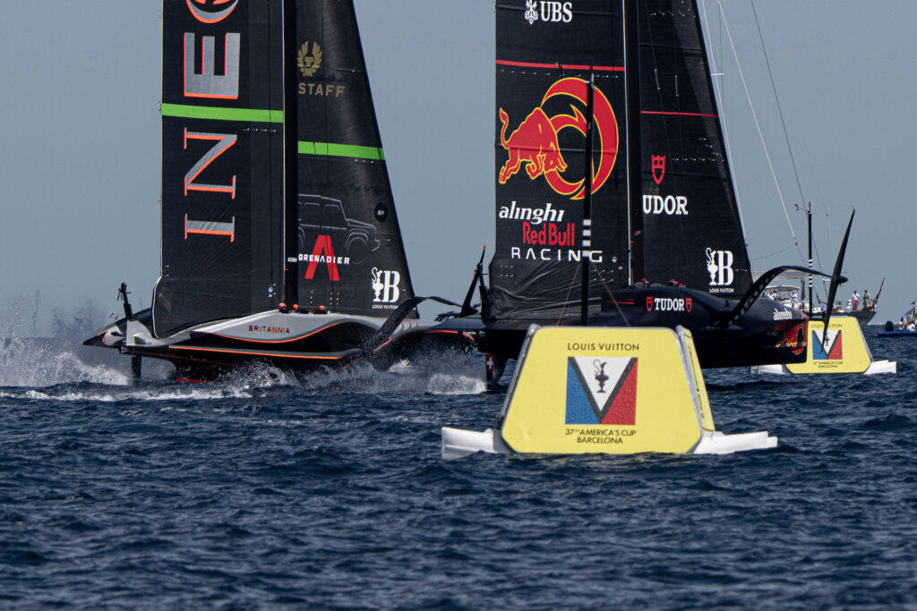 eSailing | Update America’s Cup: finale Louis Vuitton Cup en start jeugd dlvr.it/TDLHDt