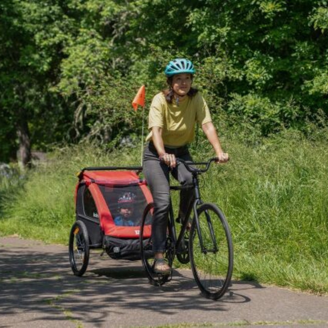 School drop-offs don't need to be boring! Riding in a Burley trailer is the perfect start to the day 🚴‍♂️🤩

✅ Fresh air
✅ Beautiful scenery
✅ Quality time with your chauffeur 

#RideYourWay #BurleyHoneyBee
burley.com/products/honey…