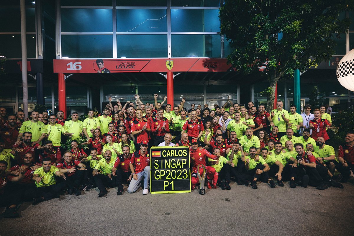 ScuderiaFerrari's tweet photo. Last time out in Singapore 🏆🍾

#SingaporeGP 🇸🇬 #F1 https://t.co/8ew3S6FwSQ