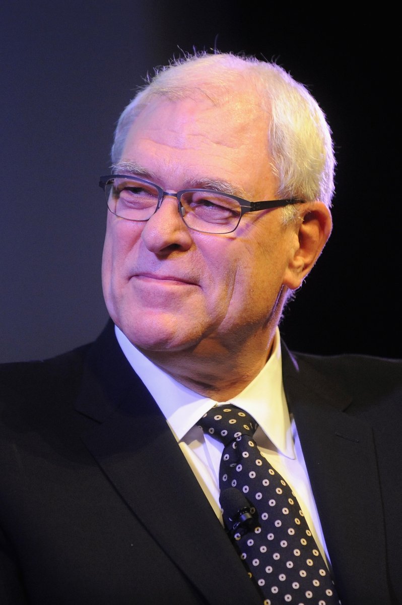 El Maestro Phil Jackson cumple 79 años. El cerebro detrás de los anillos. De Jordan a Kobe.

🏆🏆🏆Chicago 1991-92-93
🏆🏆🏆Chicago 1996-97-98
🏆🏆🏆Lakers 2000-01-02
🏆🏆Lakers 2009-10
