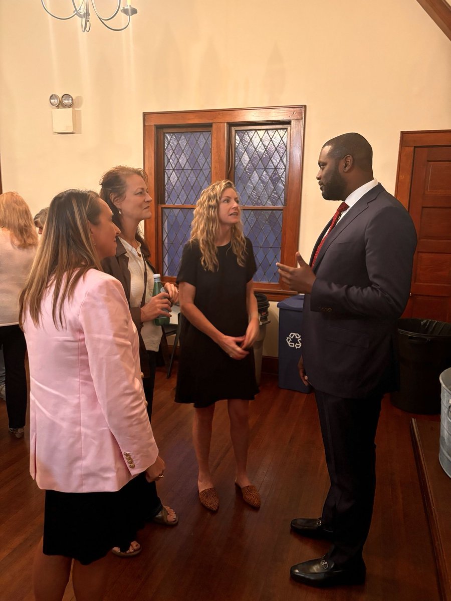 MondaireJones's tweet photo. Thank you to the Bedford-Pound Ridge Women’s Collective and Pound Ridge Democrats for inviting me to speak at your event in support of reproductive health care! We need a pro-choice majority in Congress and that’s only going to happen if we defeat Mike Lawler here in #NY17. https://t.co/hibALqhSZN