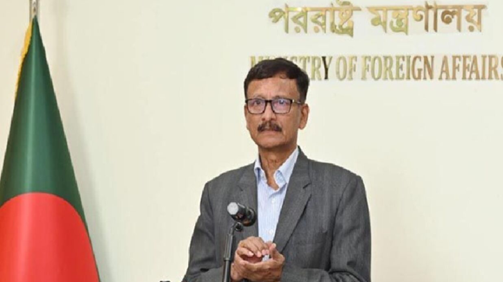 ভারতে শেখ হাসিনার স্ট্যাটাস জানতে চায়নি ঢাকা