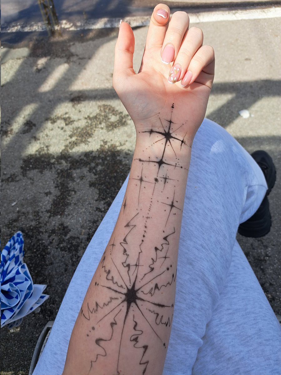 Nerummi's tweet image. I was bored in school 💅
#scribbles