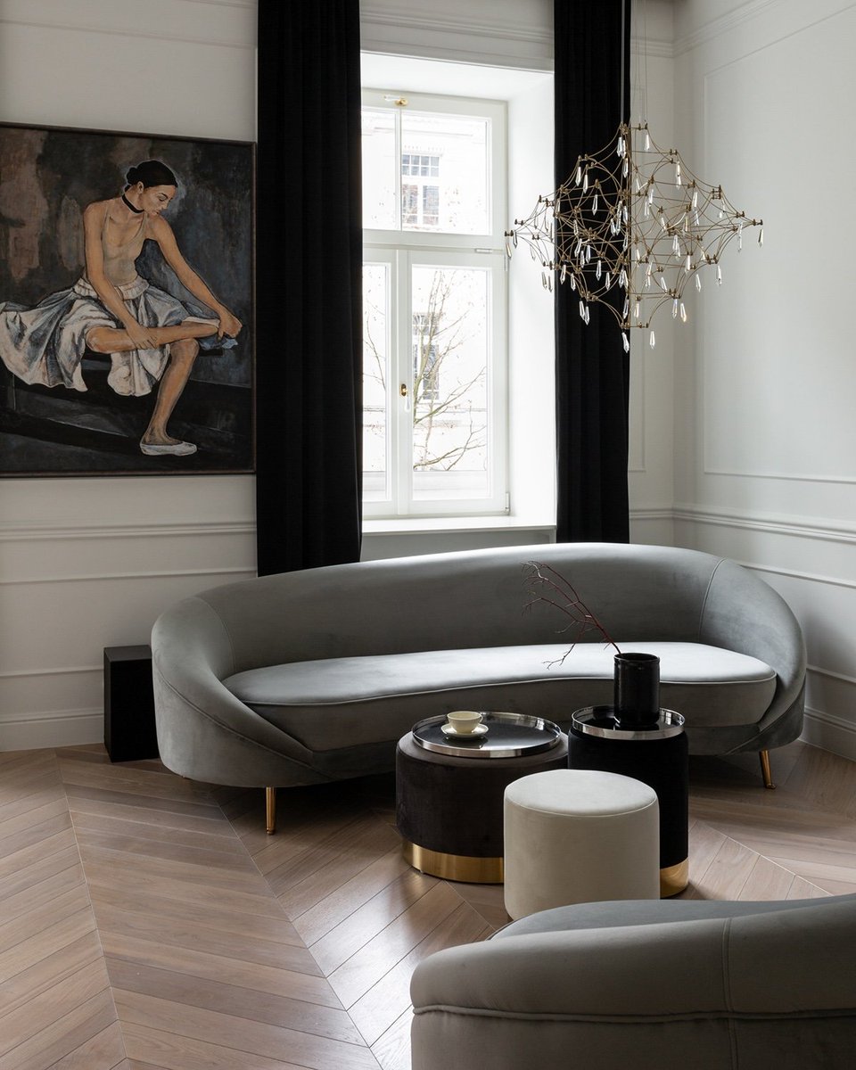 GoIveyGroup's tweet image. Parisian Elegance in Warsaw: A Luxe Apartment Tour Blending French and Modern Design dlvr.it/TDLKZr