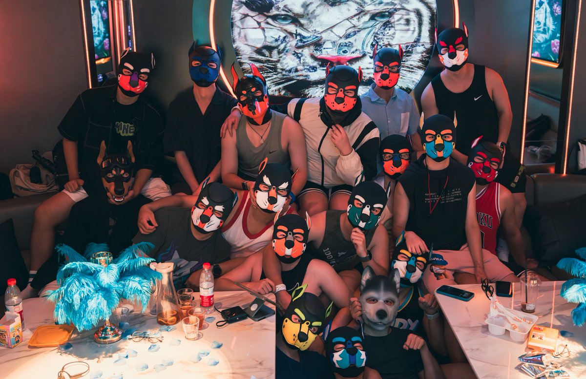 第一次参加puppy聚会，虽然不认识大家，但大家伙都好nice，好友善，可爱的八公在给咱们拍照没进入集体照，缺少了一个灵魂，哈哈，最后只认识了几只puppy，只能艾特那几个啦~<a href="/xiaogouzi32/">Philip叁-餐的八公</a> <a href="/hailidaxiang_/">海裡大象</a> <a href="/ybot2022sss/">Tobi_222🕷️🧦</a>