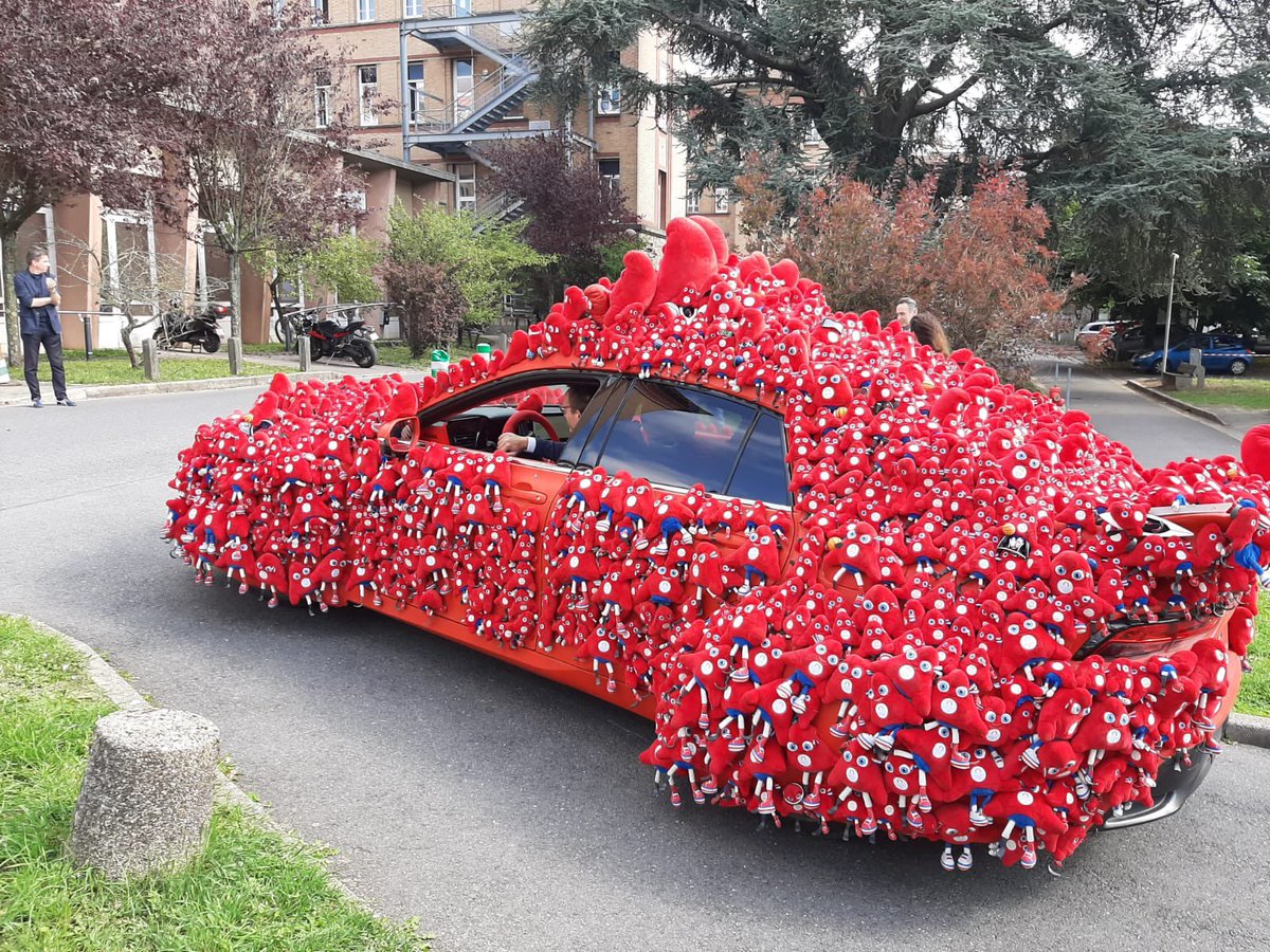 Pare_Poincare's tweet photo. Tour de piste pour la Phrygemobile organisé par la @FGarches à l'hôpital Raymond-Poincaré @APHP en partenariat avec @ToyotaFrance.  Pour le plus grand plaisir des patients et des soignants! ✨ https://t.co/MUXlftKyHf