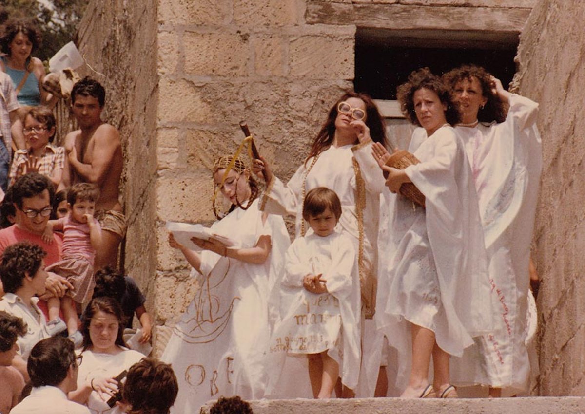 [RECHERCHE] « Les Nemesiache : réclamer des rites mytholo­giques », un article de recherche par Sonia D’Alto, à lire sur notre site : awarewomenartists.com/magazine/les-n…