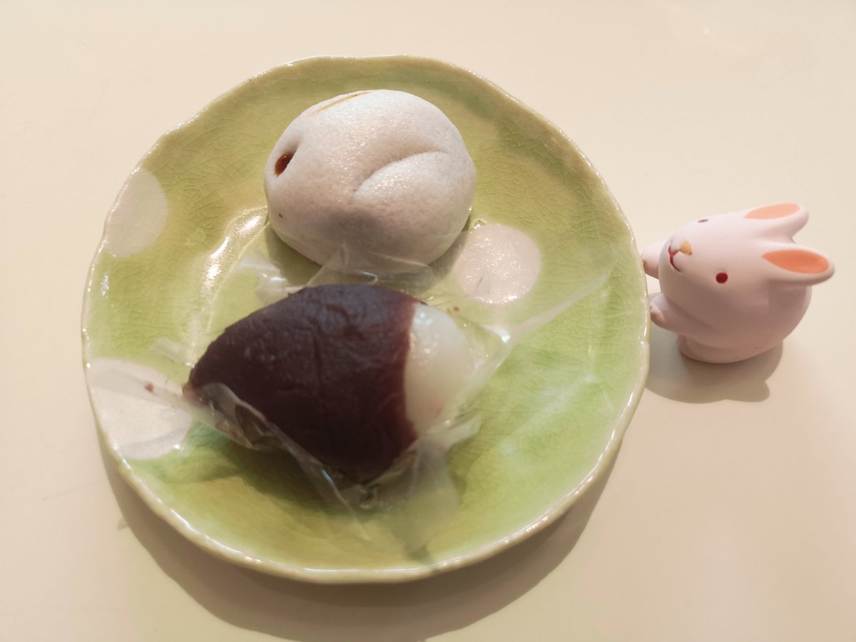 SharingKyoto's tweet photo. To celebrate Tsukimi, the enchanting moon-viewing season, Kyoto is filled with delicious moon-themed treats. Our gourmet staff just returned with some delightful “tsukimi dango” dumplings from Sentaro and sweet moon rabbit treats. 🌕🐇🍡

Itadakimasu! https://t.co/kovttkyF9f