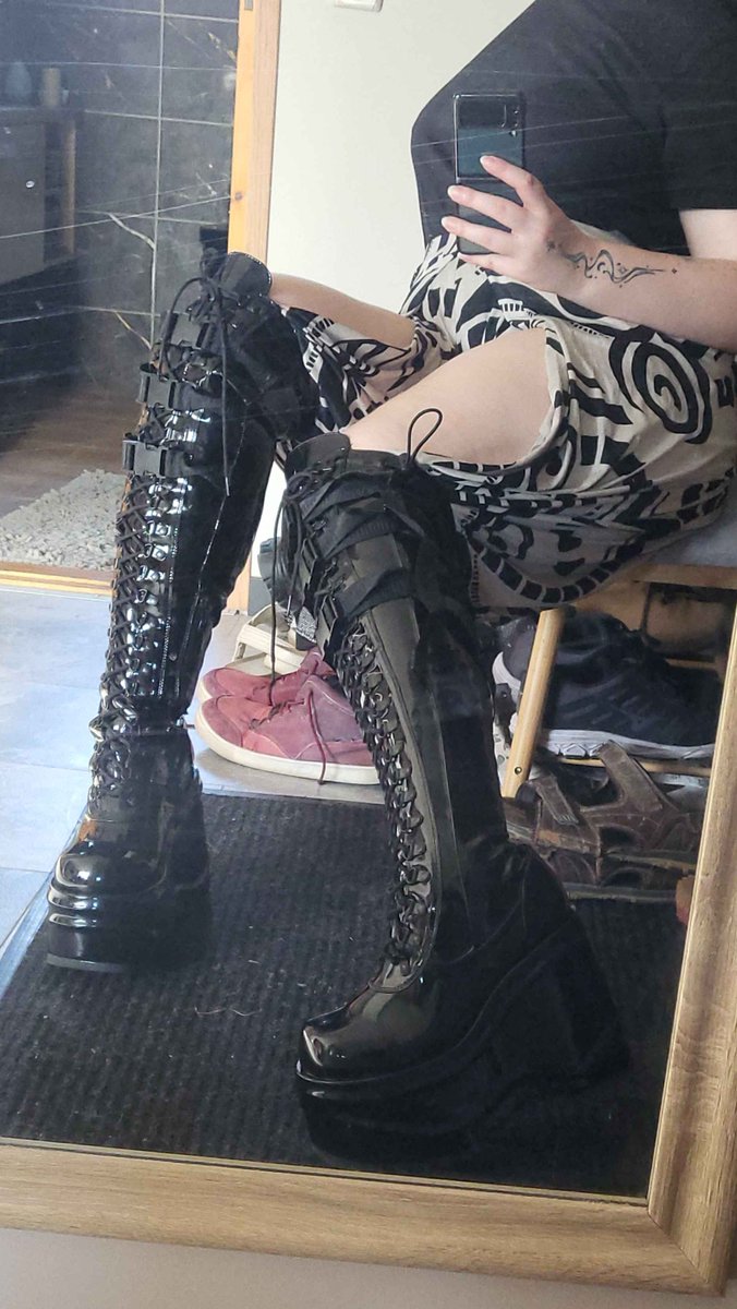 MY THRONE GIFT IS FINALLY HERE!!

THANK YOU TO ALL CONTRIBUTORS IM IN LOVE!!!!