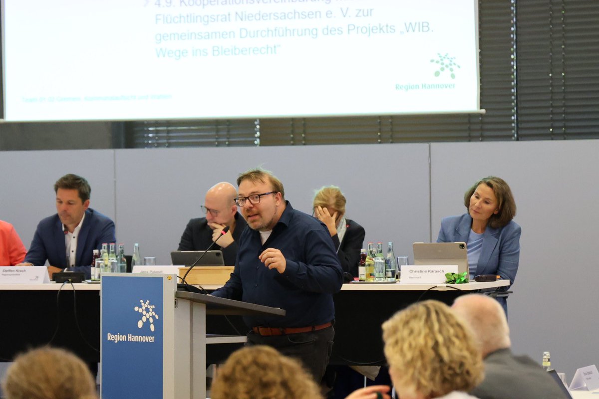 Grüne Regionsfraktion Hannover (@grueneregion) on Twitter photo Wir wollen eine echte Willkommensbehörde schaffen, die Chancen eröffnet, Wege aufzeigt, die für die Menschen erreichbar ist, rasch handelt und den Menschen immer mit Würde begegnet.
- <a href="/c_hinrichsch/">Christian Hinrichs</a> zum Projekt Wege ins Bleiberecht Wir wollen eine echte Willkommensbehörde schaffen, die Chancen eröffnet, Wege aufzeigt, die für die Menschen erreichbar ist, rasch handelt und den Menschen immer mit Würde begegnet.
- <a href="/c_hinrichsch/">Christian Hinrichs</a> zum Projekt Wege ins Bleiberecht