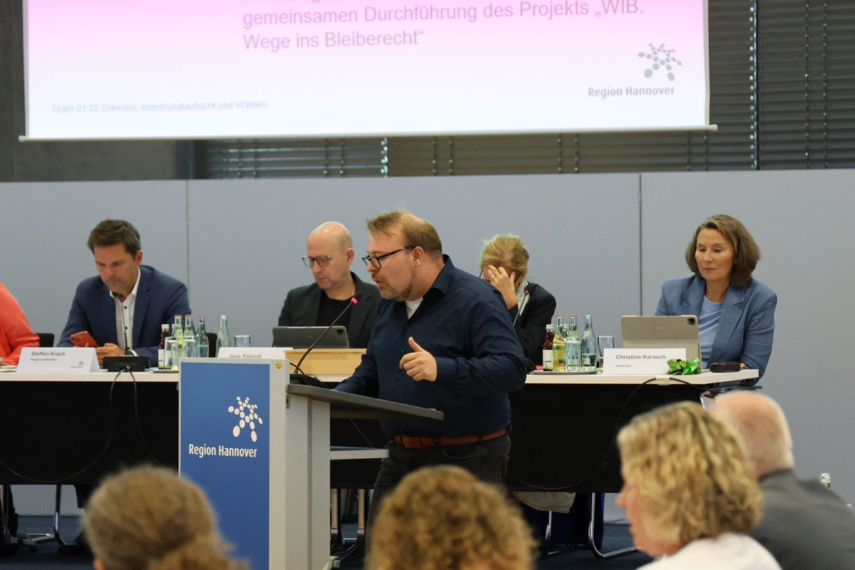 Grüne Regionsfraktion Hannover (@grueneregion) on Twitter photo In einer Zeit, in der es geradezu en vogue ist über Migration nahezu ausschließlich in einem Narrativ der Angst, Überlastung und Bedrohung zu sprechen. Wollen wir vor Ort zeigen, wie es anders gehen kann.
- <a href="/c_hinrichsch/">Christian Hinrichs</a> zur aktuellen Migrationsdebatte In einer Zeit, in der es geradezu en vogue ist über Migration nahezu ausschließlich in einem Narrativ der Angst, Überlastung und Bedrohung zu sprechen. Wollen wir vor Ort zeigen, wie es anders gehen kann.
- <a href="/c_hinrichsch/">Christian Hinrichs</a> zur aktuellen Migrationsdebatte